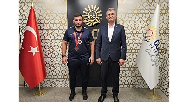 Gölcük Belediyespor pehlivanı Abdulrefik Öner başpehlivan oldu