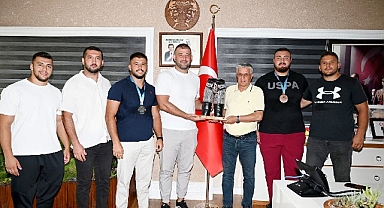 Güreşçilerden Başkan Topaloğlu’na ziyaret