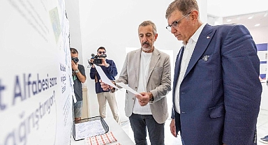 İzmir’in geleceğini anlatan sergi 'İz’in Peşinde Şehrin İçinde' açıldı