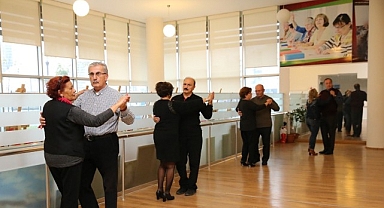 Karşıyaka Belediyesi'nden ücretsiz salon dansları kursu