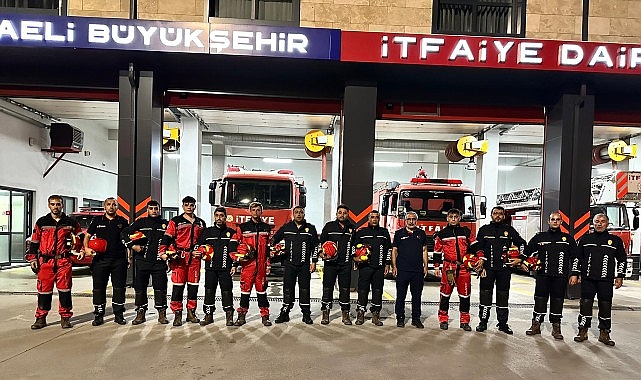 Kocaeli Büyükşehir, Balıkesir'e ekipleri hızır gibi gönderdi