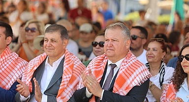 Urla’nın 2 bin 600 yıllık Bağ Bozumu Şenliği başladı