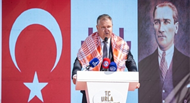 Urla’nın geleneksel bağbozumu şenliği renkli görüntülerle başladı
