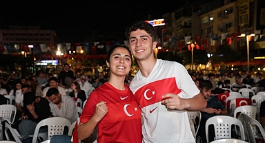 Ay-Yıldızlı coşku meydana sığmadı