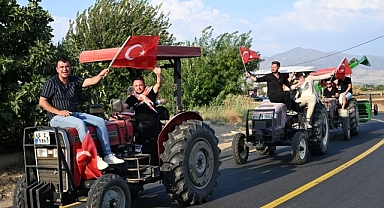 Başkan Dutlulu Ilgın Mahallesi’nde Traktör Konvoyu ile Karşılandı