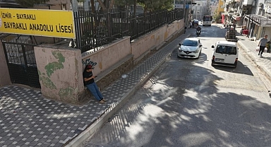 Bayraklı'da yol yenileme çalışmaları hız kesmiyor