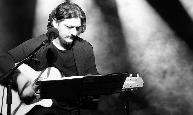Emre Çakmakoğlu'ndan yeni tekli: Tam da Yeri