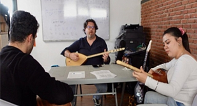 Genç İzmir'in ücretsiz müzik kursları için başvurular sürüyor