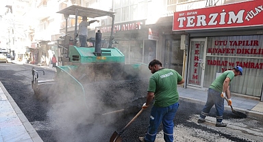 Konak’ta asfalt seferberliği devam ediyor