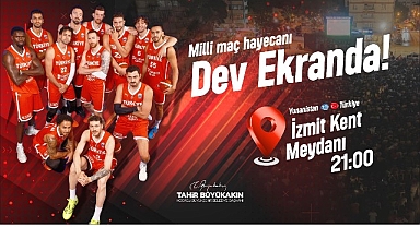 Milli maç Kent Meydanı'nda dev ekranda