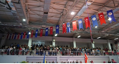 5. Milas Uluslararası Halk Oyunları Gecesi Coşkuyla Gerçekleşti
