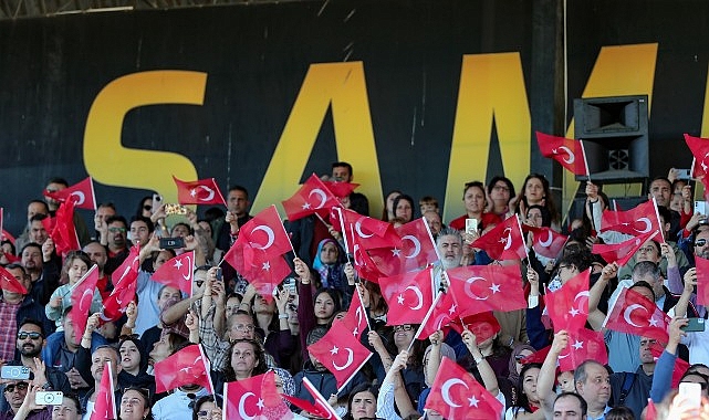 Aliağa Atatürk Stadyumu'nda Cumhuriyet Coşkusu