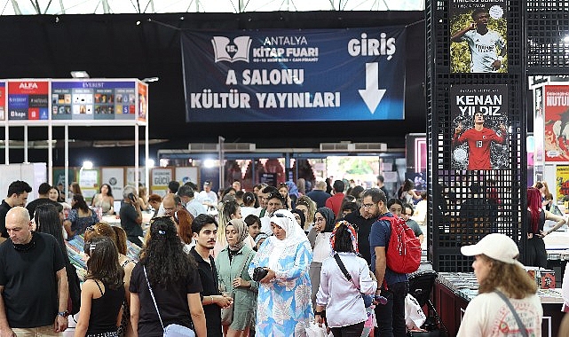 Antalya’da kitap şöleni yaşanıyor