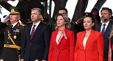 Başkan Vekili Özdemir resmi geçit törenine katıldı