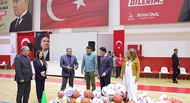 Bayraklı'daki Okullara Spor Malzemesi Desteği