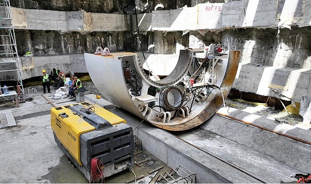 Dev köstebeklerden 2'sinin daha montajı başladı