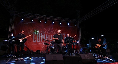 Efes Selçuk’ta 29 Ekim Gururu: Cumhuriyet Coşkusu Meydanlara Taştı