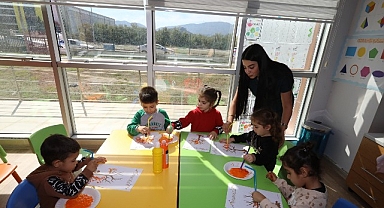 Efes Selçuk’ta tarım işçisi kadınların çocukları Deppo Efes Masal Evi’ne emanet