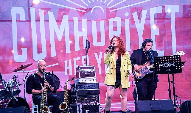 İzmir’de Cumhuriyet kutlamaları devam ediyor
