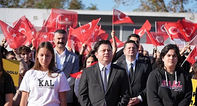 Kadıköy’de, 29 Ekim Kutlamaları Meşale Yakma Töreni ile Başladı