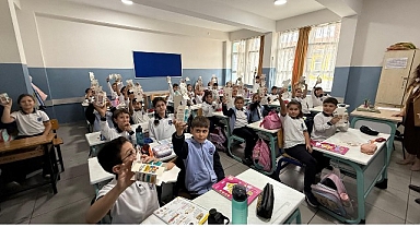 Kitap Fuarının Habercisi Kumbaralar Öğrencilere Dağıtıldı