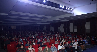 “Komşu Köyün Delisi” Yeni Sezonda Da Kapalı Gişe