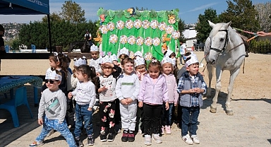 Minikler, Hayvanları Koruma Günü'nde atlarla buluştu