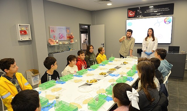 Nilüfer’de çocuklar muzdan DNA izolasyonu yaptı