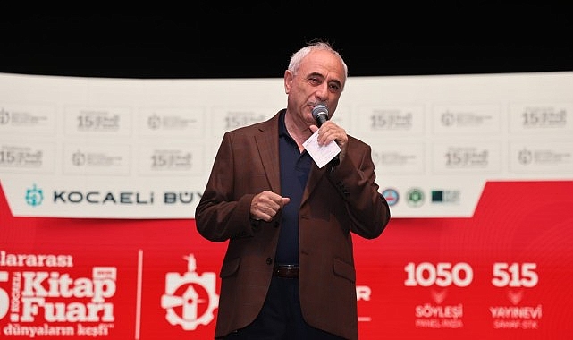 Nurullah Genç’ten Kocaeli Kitap Fuarı’nda hafızalara kazınan söyleşi; “Bir taş attılar, dünya yerinden oynadı”