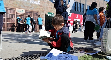 Öğrenciler, Kitap Fuarı'na koşuyor