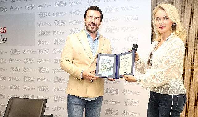 Şair Arslan, sevilen eserleriyle Kitap Fuarı'nda