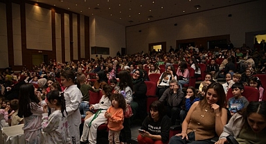 “Sevimli Kahramanlar Yarışıyor” Tiyatrosu Miniklerle Buluştu