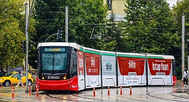 Tramvaylar Kitap Fuarı'na özel giydirildi