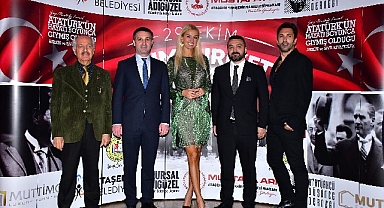 Tuğba Özay 'Atamızın Kıyafetleri' Sergisini Açtı