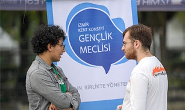 Üniversiteli gençler İzmir’e festivalle “merhaba” dedi