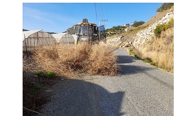 Alanya’da yol bakım mesaisi devam ediyor