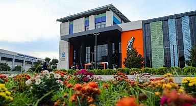 Aliağa Belediyesi'nin Yüzme Tesisleri İzmir’de Zirveye Oynuyor