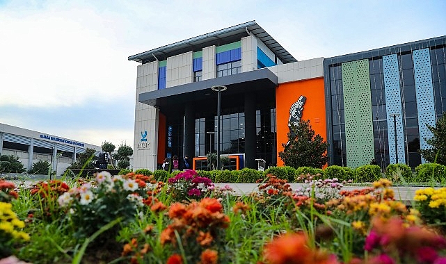 Aliağa Belediyesi'nin Yüzme Tesisleri İzmir’de Zirveye Oynuyor