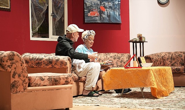 "Babam Geri Döndü" tiyatro oyunu Keçiören’de büyük ilgi gördü