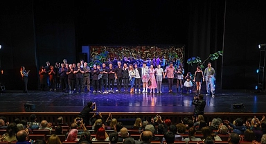 Bakırköy Belediye Tiyatroları’nın Oyunlarında Koltuk Gençlerin