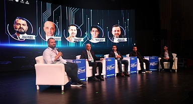 Bilişim Fuarı'nda sporun dijital dönüşümü konuşuldu