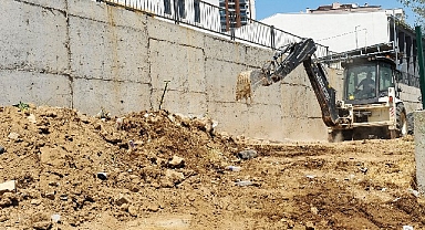 Karşıyaka’da yol bakım çalışmaları hız kesmiyor