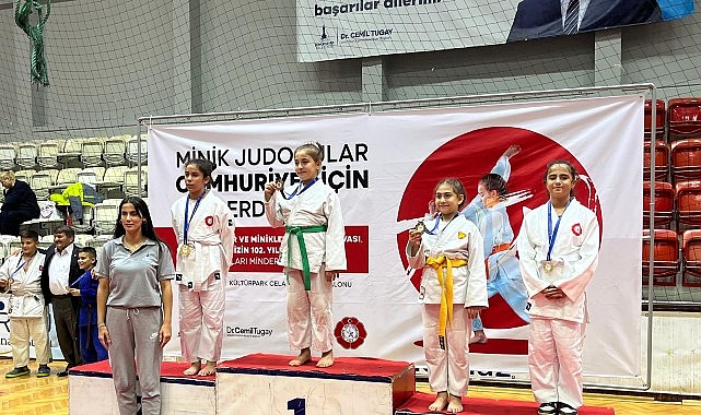 Konak’ın judo takımı ilk turnuvadan madalyalarla döndü