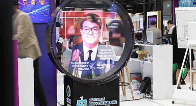 Turgut Özal hologram yöntemiyle Bilişim Fuarı'nda