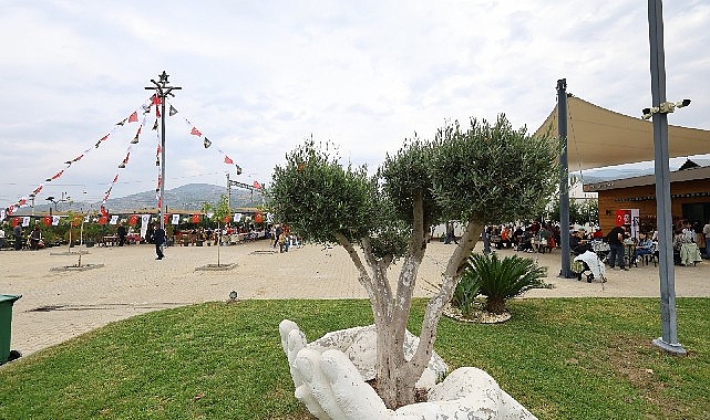 Yazar Yekta Kopan Efes Tarlası Yaşam Köyü'nde okurlarıyla buluşuyor