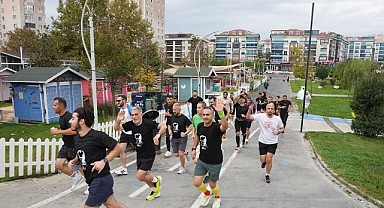 Yüzlerce Kişi Ata’ya Saygı İçin Koştu