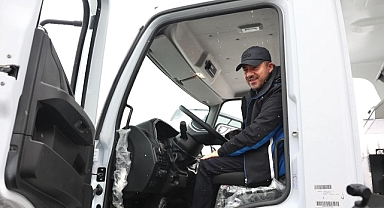 Başkan Arı, Kar Küreme Aracını Sürerek Temizlik Çalışması Yaptı