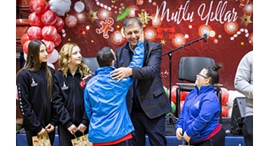 Başkan Tugay, yeni yıl öncesi sporcularla bir araya geldi