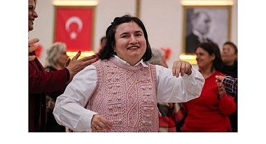 Buca Belediyesi’nden engel tanımayan yeni yıl kutlaması