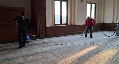 Büyükşehir'den Şekerpınar'daki camiye detaylı temizlik